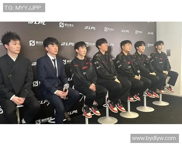 赛后分析：JDG与V5在比赛中的团队配合与战术执行探讨