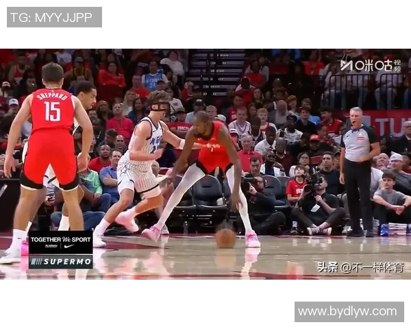 2006年NBA火箭队与魔术队激战回顾精彩瞬间与球星表现分析